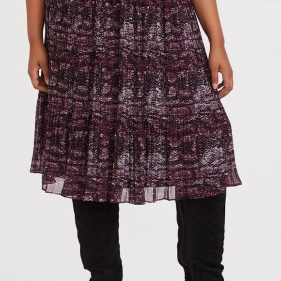 ⭐ HOST PICK ⭐ Torrid Purple Snakeskin Mini Skirt 2 - Picture 2 of 5
